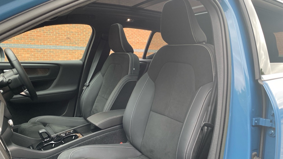 Volvo XC40 1.5 T5 Recharge PHEV Ultimate Dark 5dr Auto Estate - Image 30