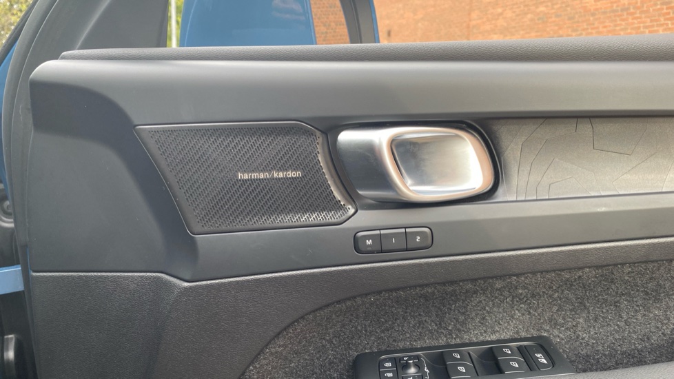 Volvo XC40 1.5 T5 Recharge PHEV Ultimate Dark 5dr Auto Estate - Image 31