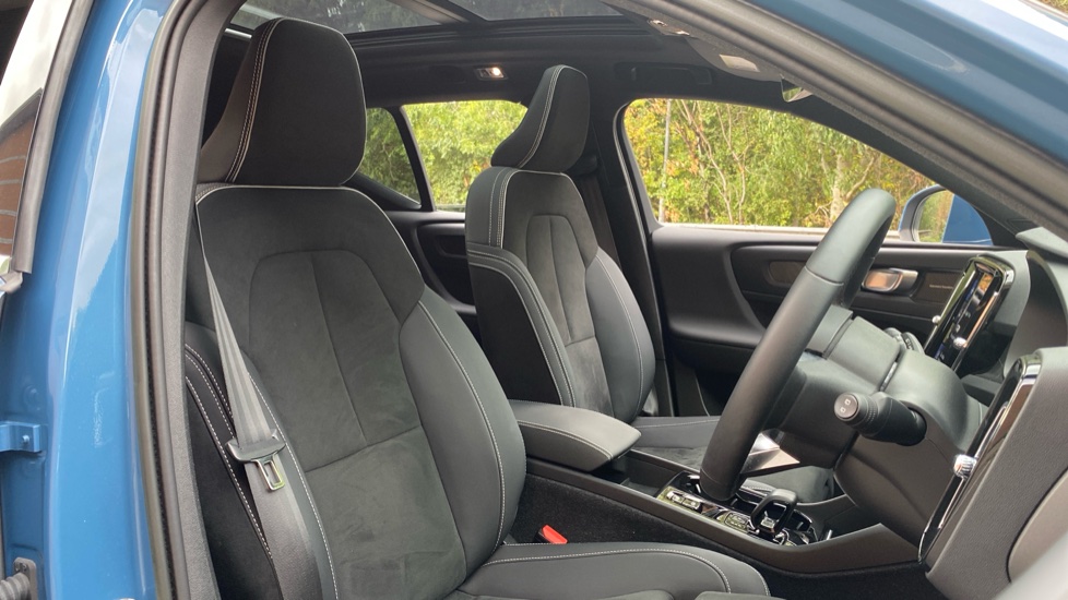 Volvo XC40 1.5 T5 Recharge PHEV Ultimate Dark 5dr Auto Estate - Image 33
