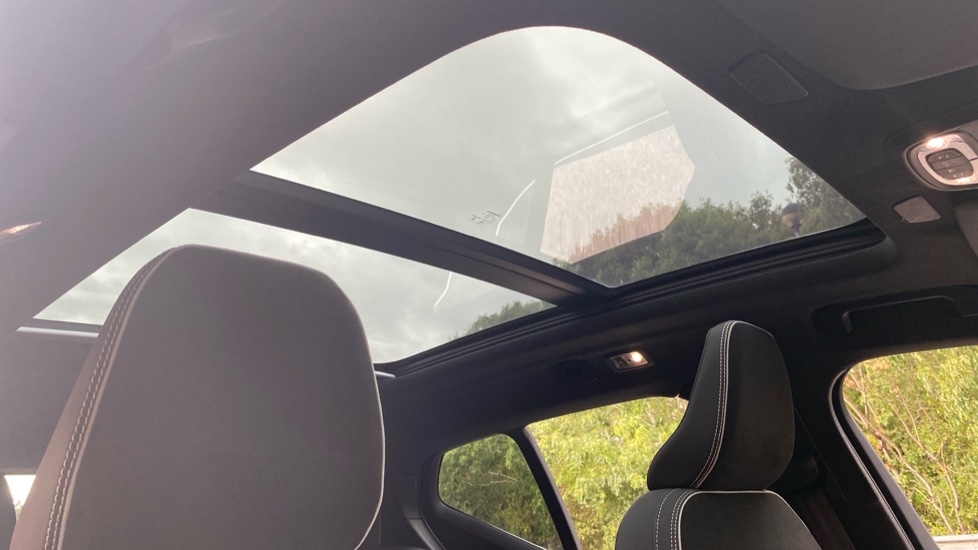 Volvo XC40 1.5 T5 Recharge PHEV Ultimate Dark 5dr Auto Estate - Image 34