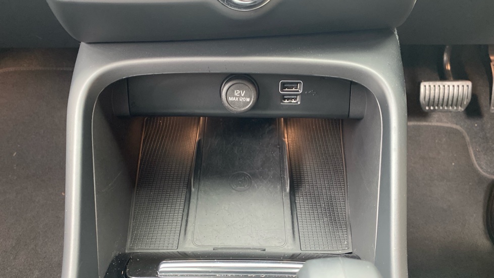 Volvo XC40 1.5 T5 Recharge PHEV Ultimate Dark 5dr Auto Estate - Image 46