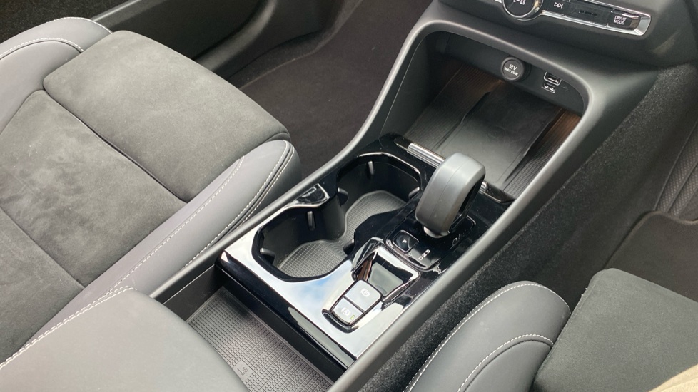 Volvo XC40 1.5 T5 Recharge PHEV Ultimate Dark 5dr Auto Estate - Image 47