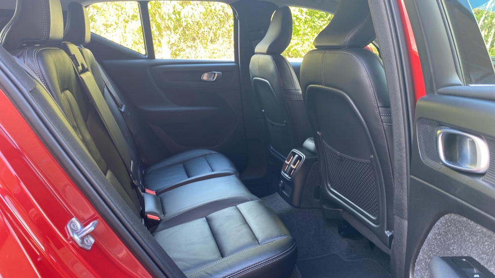 Volvo XC40 1.5 T5 Recharge PHEV Inscription Pro 5dr Auto Estate - Image 6