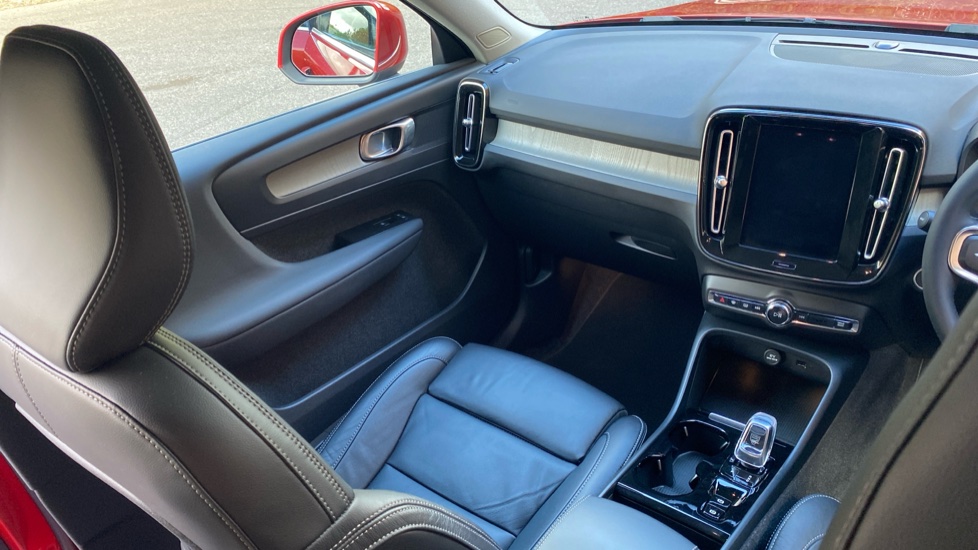 Volvo XC40 1.5 T5 Recharge PHEV Inscription Pro 5dr Auto Estate - Image 24