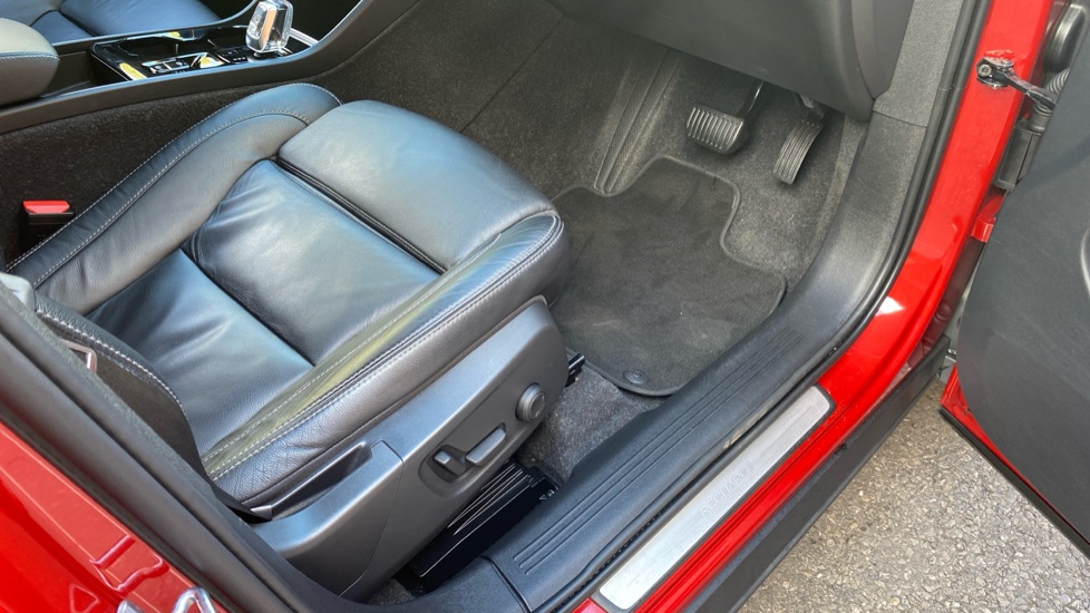 Volvo XC40 1.5 T5 Recharge PHEV Inscription Pro 5dr Auto Estate - Image 30