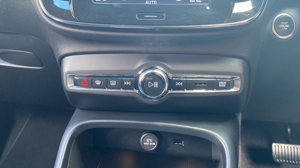 Volvo XC40 1.5 T5 Recharge PHEV Inscription Pro 5dr Auto Estate - Image 42