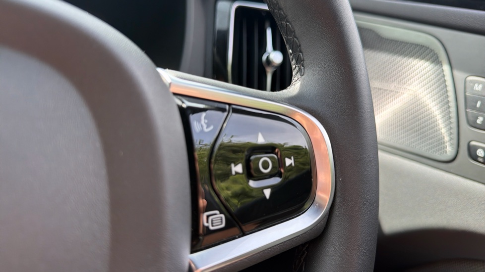 Volvo XC60 2.0 T6 [350] RC PHEV Plus Dark 5dr AWD Geartronic Estate - Image 22