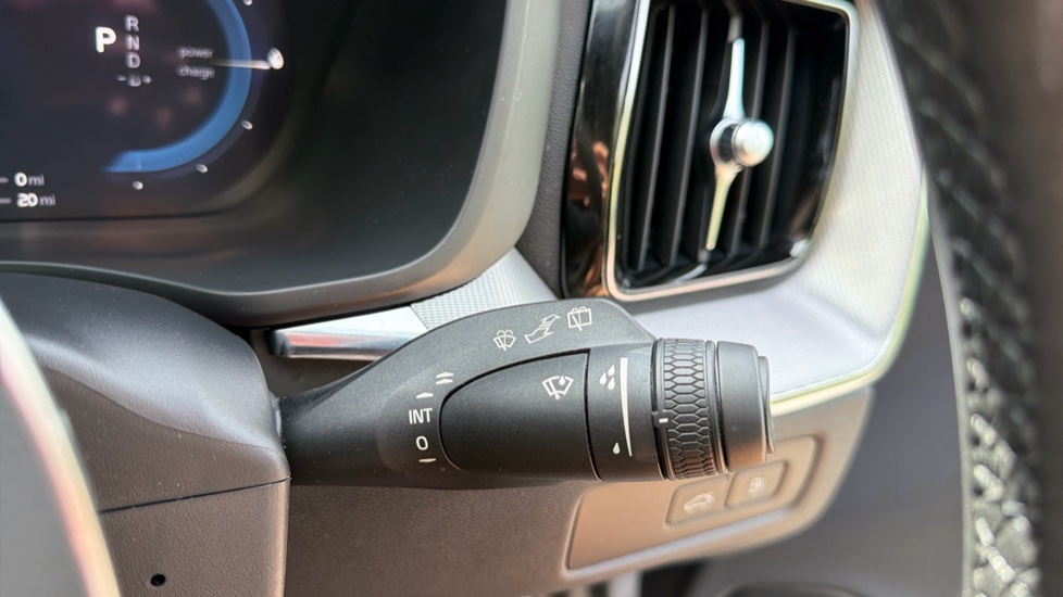 Volvo XC60 2.0 T6 [350] RC PHEV Plus Dark 5dr AWD Geartronic Estate - Image 23