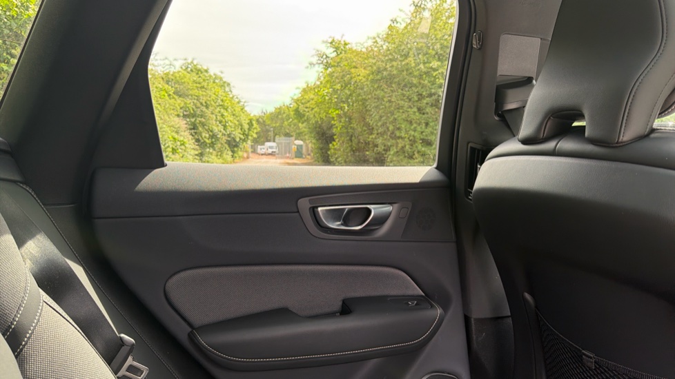 Volvo XC60 2.0 T6 [350] RC PHEV Plus Dark 5dr AWD Geartronic Estate - Image 36