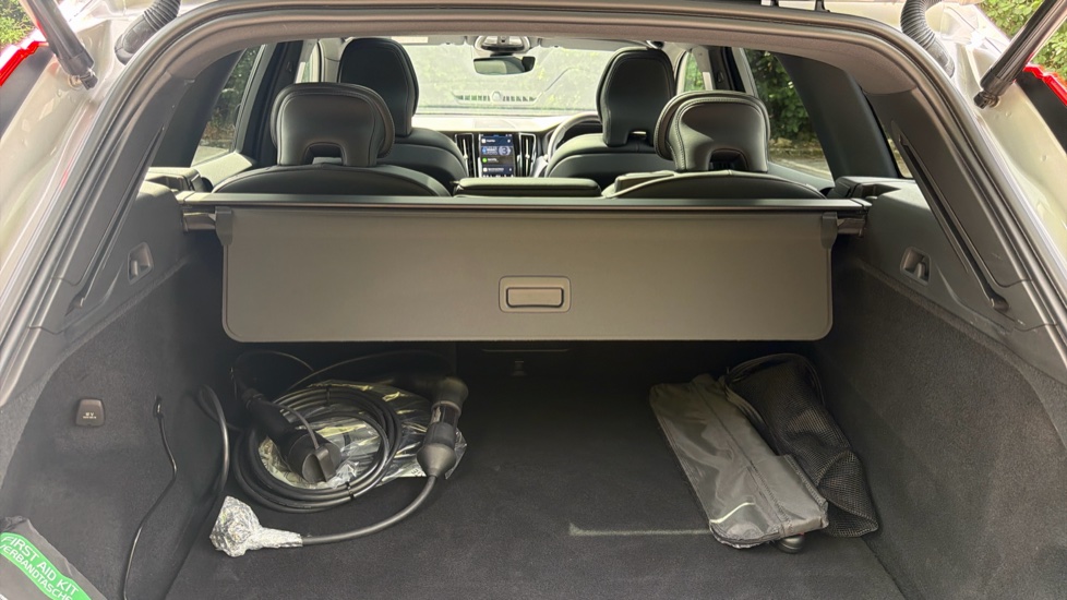 Volvo XC60 2.0 T6 [350] RC PHEV Plus Dark 5dr AWD Geartronic Estate - Image 48