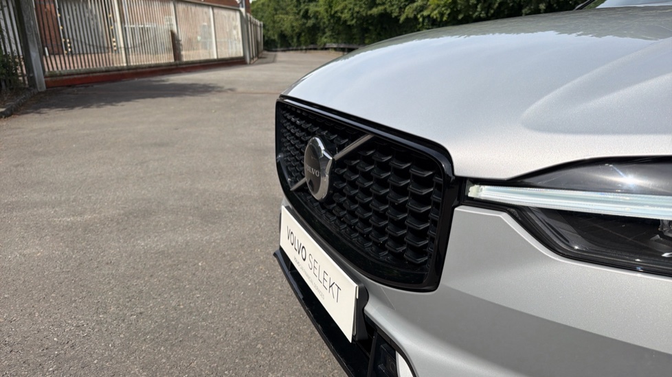 Volvo XC60 2.0 T6 [350] RC PHEV Plus Dark 5dr AWD Geartronic Estate - Image 50