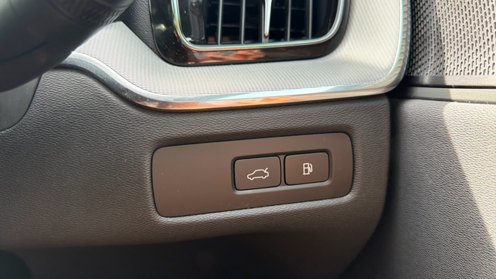 Volvo XC60 2.0 T6 [350] RC PHEV Plus Dark 5dr AWD Geartronic Estate - Image 51