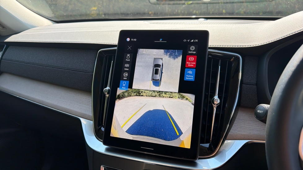 Volvo XC90 2.0 B5P Plus Dark 5dr AWD Geartronic Petrol Estate - Image 18