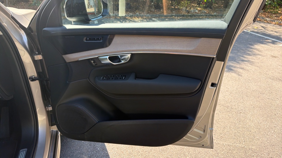 Volvo XC90 2.0 B5P Plus Dark 5dr AWD Geartronic Petrol Estate - Image 28