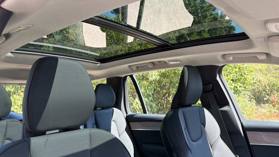 Volvo XC90 2.0 B5P Plus Dark 5dr AWD Geartronic Petrol Estate - Image 30