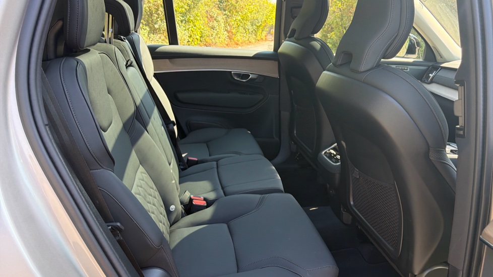 Volvo XC90 2.0 B5P Plus Dark 5dr AWD Geartronic Petrol Estate - Image 32