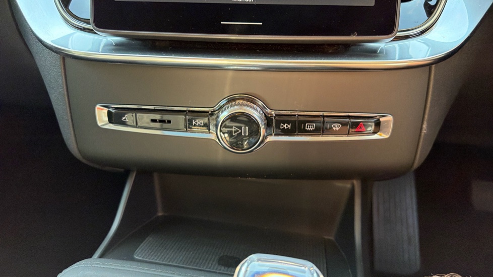 Volvo XC90 2.0 B5P Plus Dark 5dr AWD Geartronic Petrol Estate - Image 47
