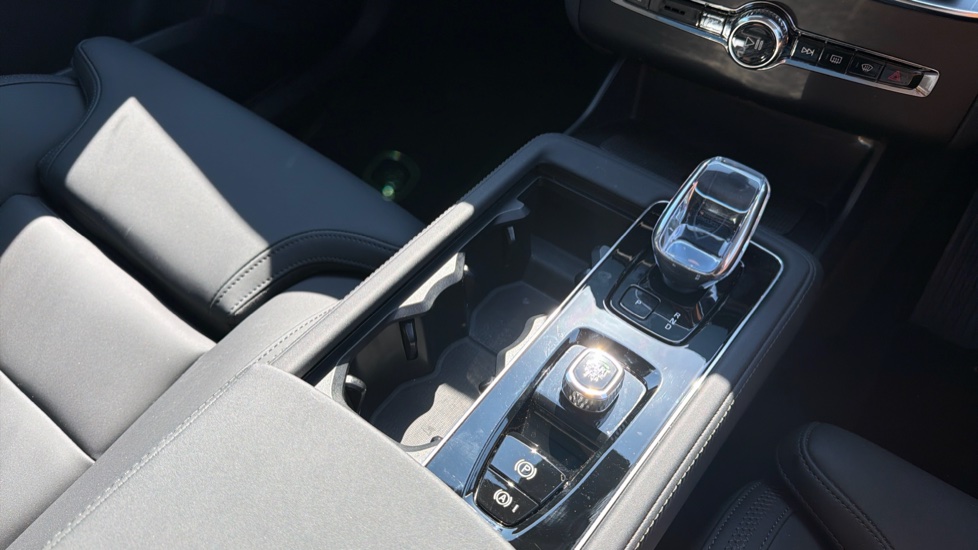 Volvo XC90 2.0 B5P Plus Dark 5dr AWD Geartronic Petrol Estate - Image 48