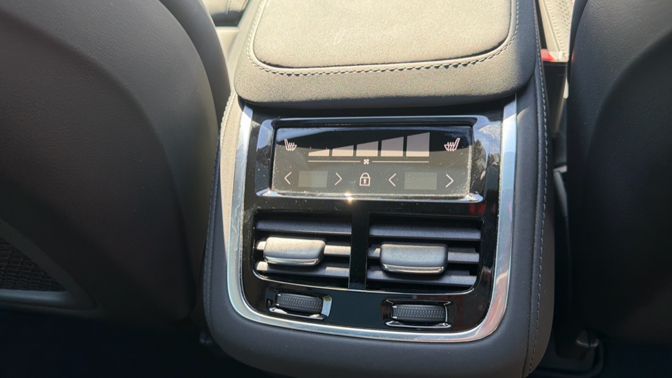 Volvo XC90 2.0 B5P Plus Dark 5dr AWD Geartronic Petrol Estate - Image 59