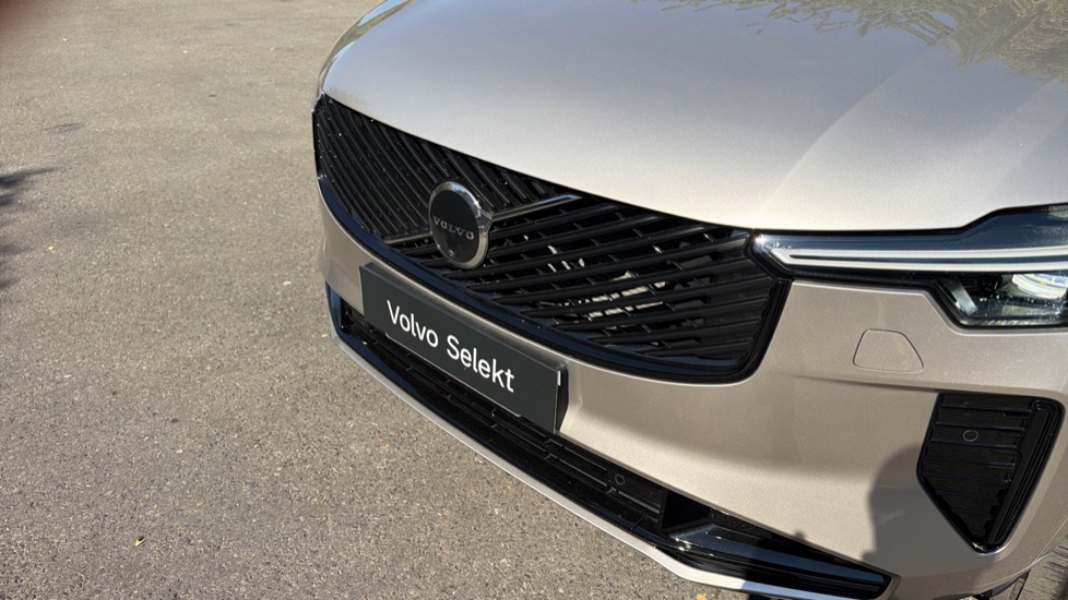 Volvo XC90 2.0 B5P Plus Dark 5dr AWD Geartronic Petrol Estate - Image 70