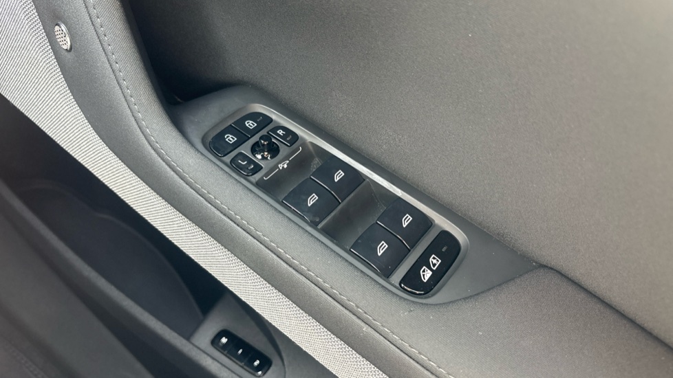 Polestar 2 165kW 64kWh Standard Range SM [Plus] 5dr Auto Electric Hatchback - Image 23