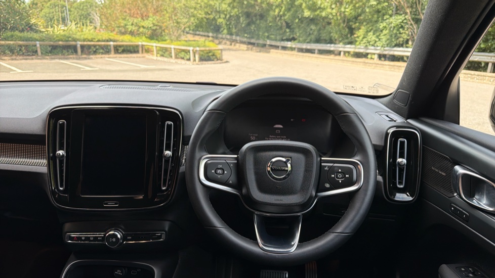 Volvo XC40 2.0 B4P Ultimate Dark 5dr Auto Petrol Estate - Image 10