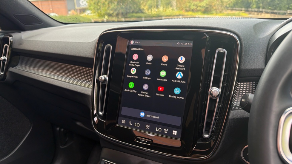 Volvo XC40 2.0 B4P Ultimate Dark 5dr Auto Petrol Estate - Image 12