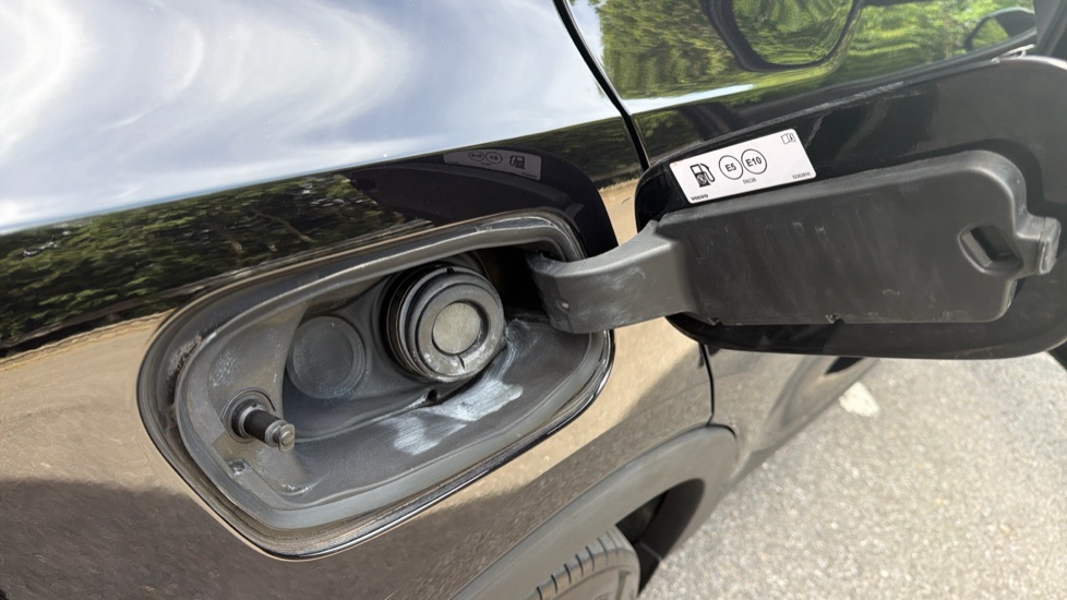 Volvo XC40 2.0 B4P Ultimate Dark 5dr Auto Petrol Estate - Image 15