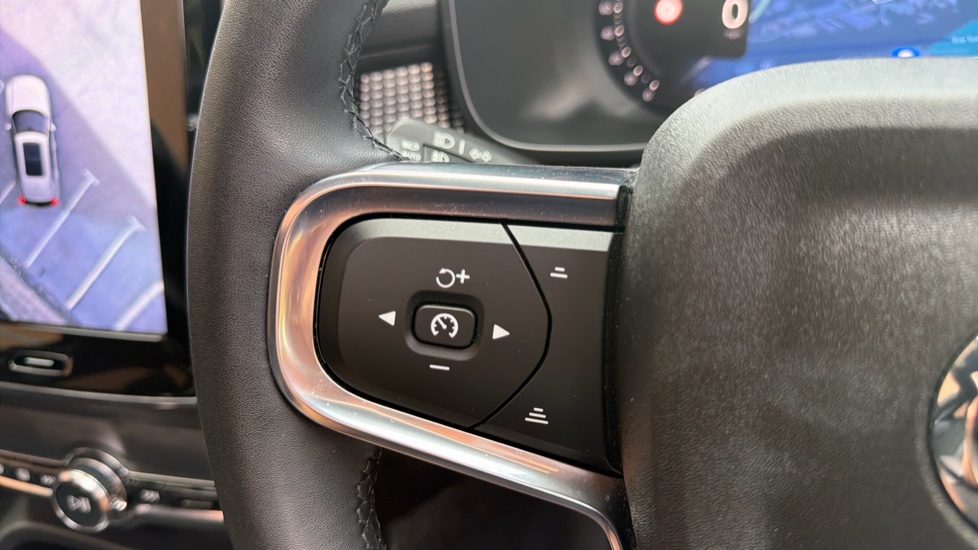Volvo XC40 2.0 B4P Ultimate Dark 5dr Auto Petrol Estate - Image 20
