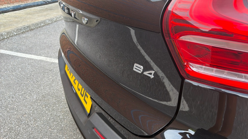 Volvo XC40 2.0 B4P Ultimate Dark 5dr Auto Petrol Estate - Image 52