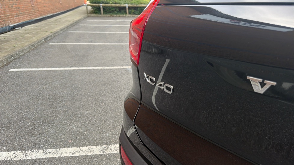 Volvo XC40 2.0 B4P Ultimate Dark 5dr Auto Petrol Estate - Image 53