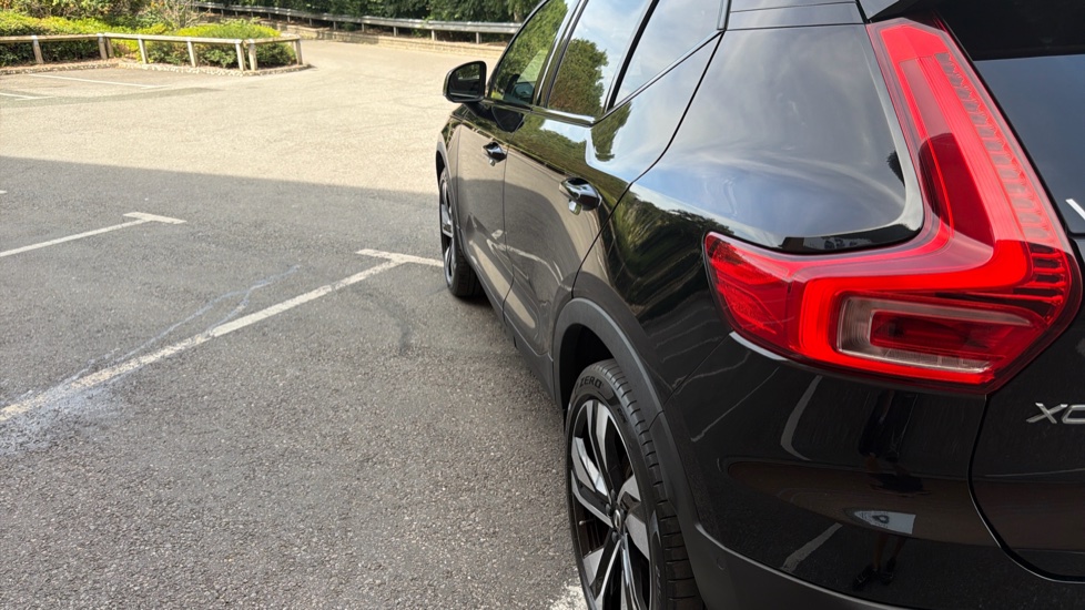 Volvo XC40 2.0 B4P Ultimate Dark 5dr Auto Petrol Estate - Image 57