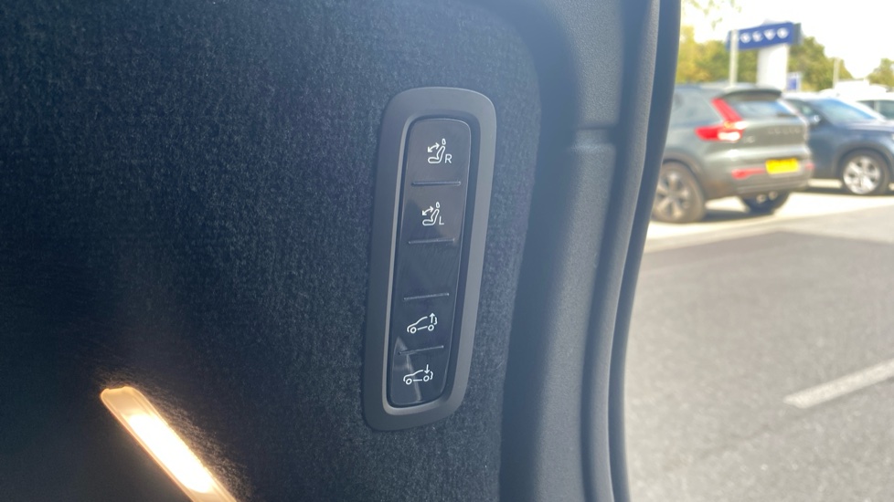 Volvo EX90 500kW Twin Motor Performance Ultra 106kWh 5dr Auto Electric Estate - Image 23