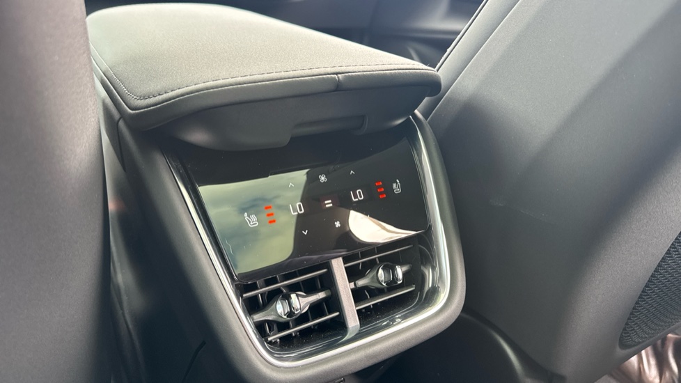 Volvo EX90 500kW Twin Motor Performance Ultra 106kWh 5dr Auto Electric Estate - Image 45