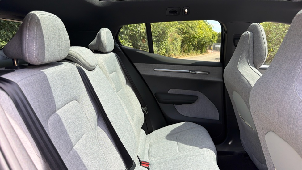 Volvo EX30 200kW SM Extended Range Ultra 69kWh 5dr Auto Electric Estate - Image 6