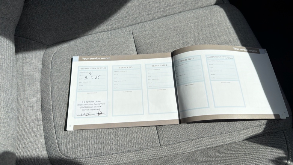 Volvo EX30 200kW SM Extended Range Ultra 69kWh 5dr Auto Electric Estate - Image 14
