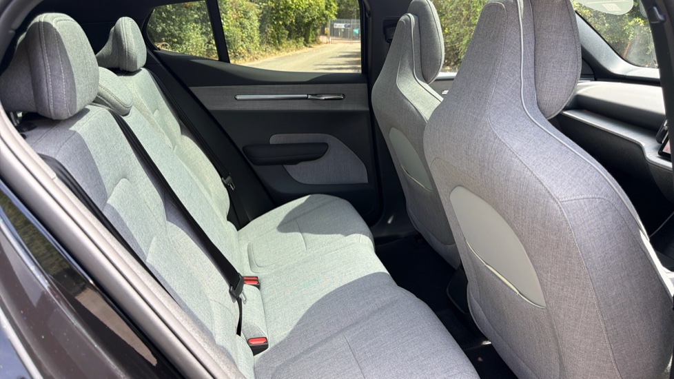 Volvo EX30 200kW SM Extended Range Ultra 69kWh 5dr Auto Electric Estate - Image 32