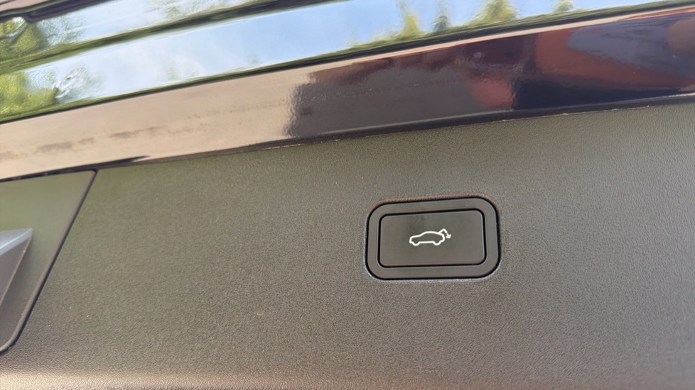 Volvo EX30 200kW SM Extended Range Ultra 69kWh 5dr Auto Electric Estate - Image 34
