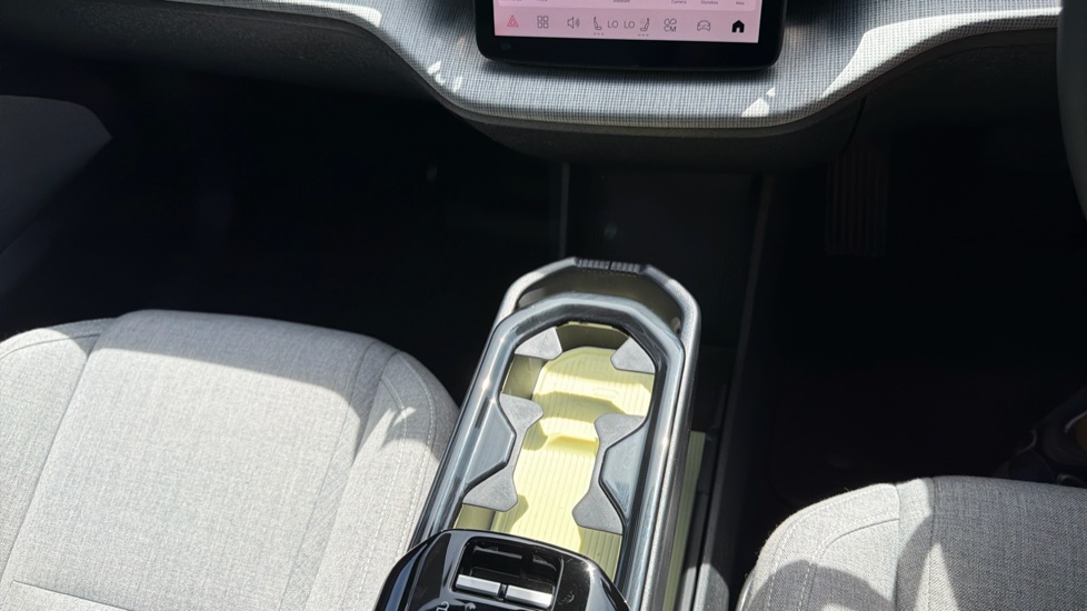Volvo EX30 200kW SM Extended Range Ultra 69kWh 5dr Auto Electric Estate - Image 43