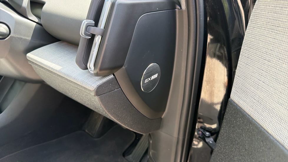 Volvo EX30 200kW SM Extended Range Ultra 69kWh 5dr Auto Electric Estate - Image 49