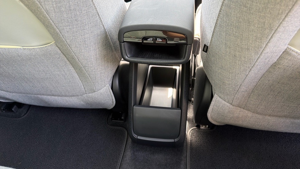 Volvo EX30 200kW SM Extended Range Ultra 69kWh 5dr Auto Electric Estate - Image 53