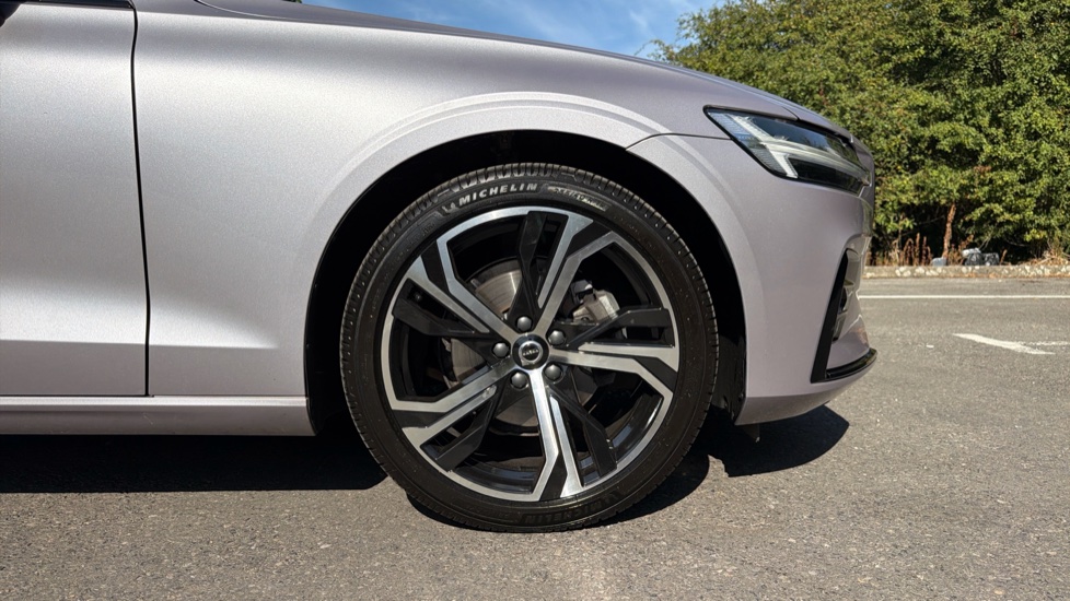 Volvo V60 2.0 B4P Plus Dark 5dr Auto [7 speed] Petrol Estate - Image 9