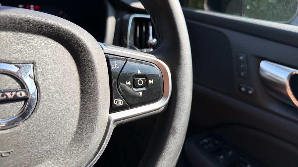 Volvo V60 2.0 B4P Plus Dark 5dr Auto [7 speed] Petrol Estate - Image 21