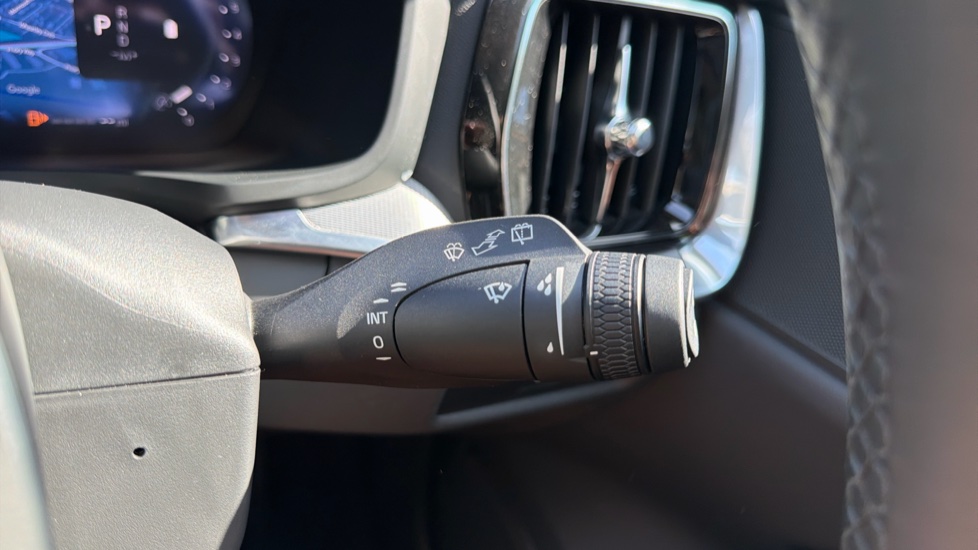Volvo V60 2.0 B4P Plus Dark 5dr Auto [7 speed] Petrol Estate - Image 22