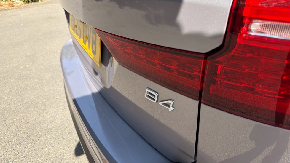 Volvo V60 2.0 B4P Plus Dark 5dr Auto [7 speed] Petrol Estate - Image 54