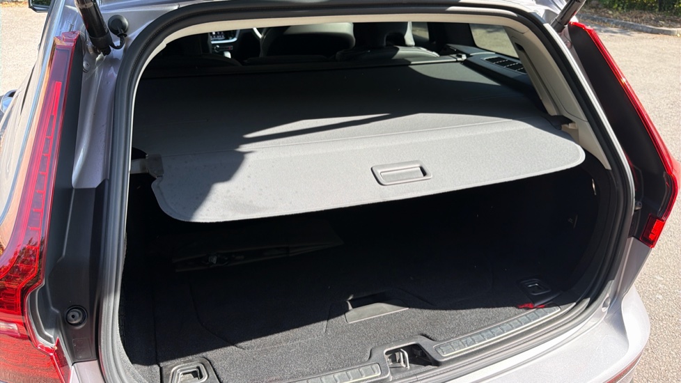 Volvo V60 2.0 B4P Plus Dark 5dr Auto [7 speed] Petrol Estate - Image 58