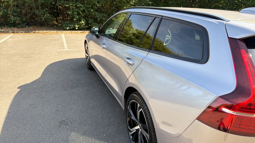 Volvo V60 2.0 B4P Plus Dark 5dr Auto [7 speed] Petrol Estate - Image 61