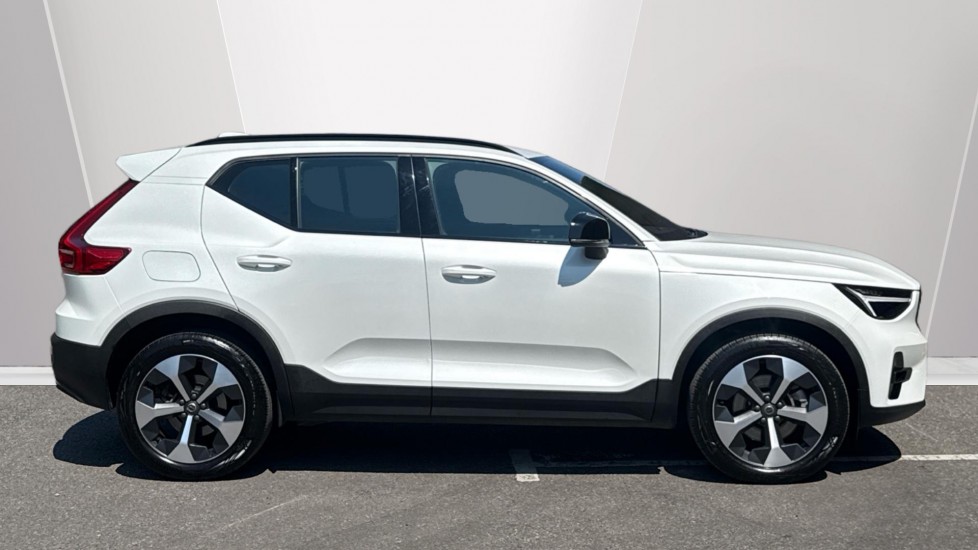 Volvo XC40 2.0 B4P Plus Dark 5dr Auto Petrol Estate - Image 3