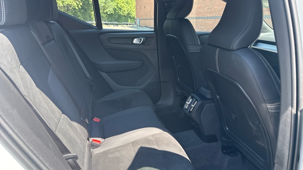 Volvo XC40 2.0 B4P Plus Dark 5dr Auto Petrol Estate - Image 6