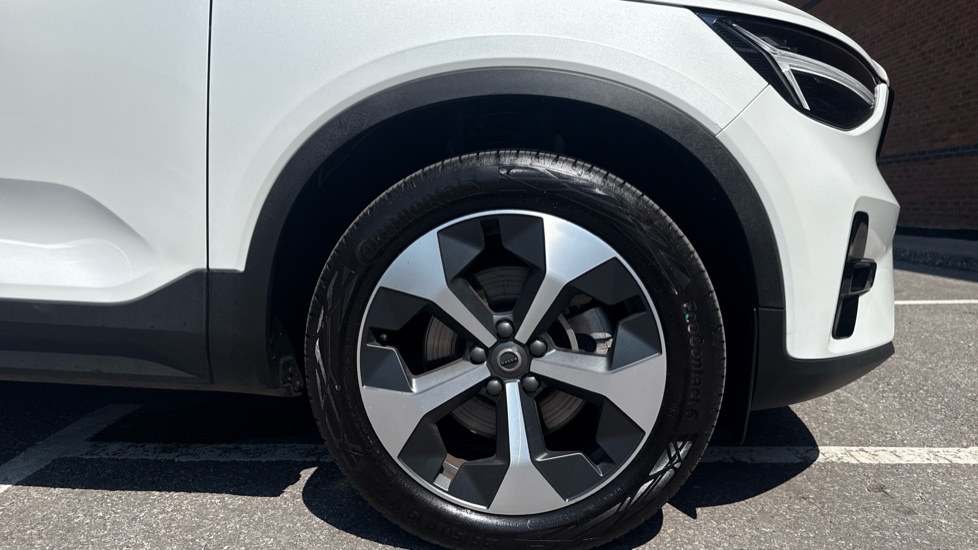 Volvo XC40 2.0 B4P Plus Dark 5dr Auto Petrol Estate - Image 9